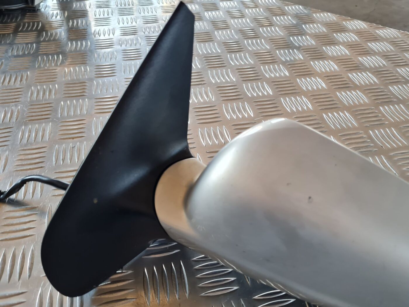 Ārējais spogulis, pa kreisi priekš VW GOLF IV 1999