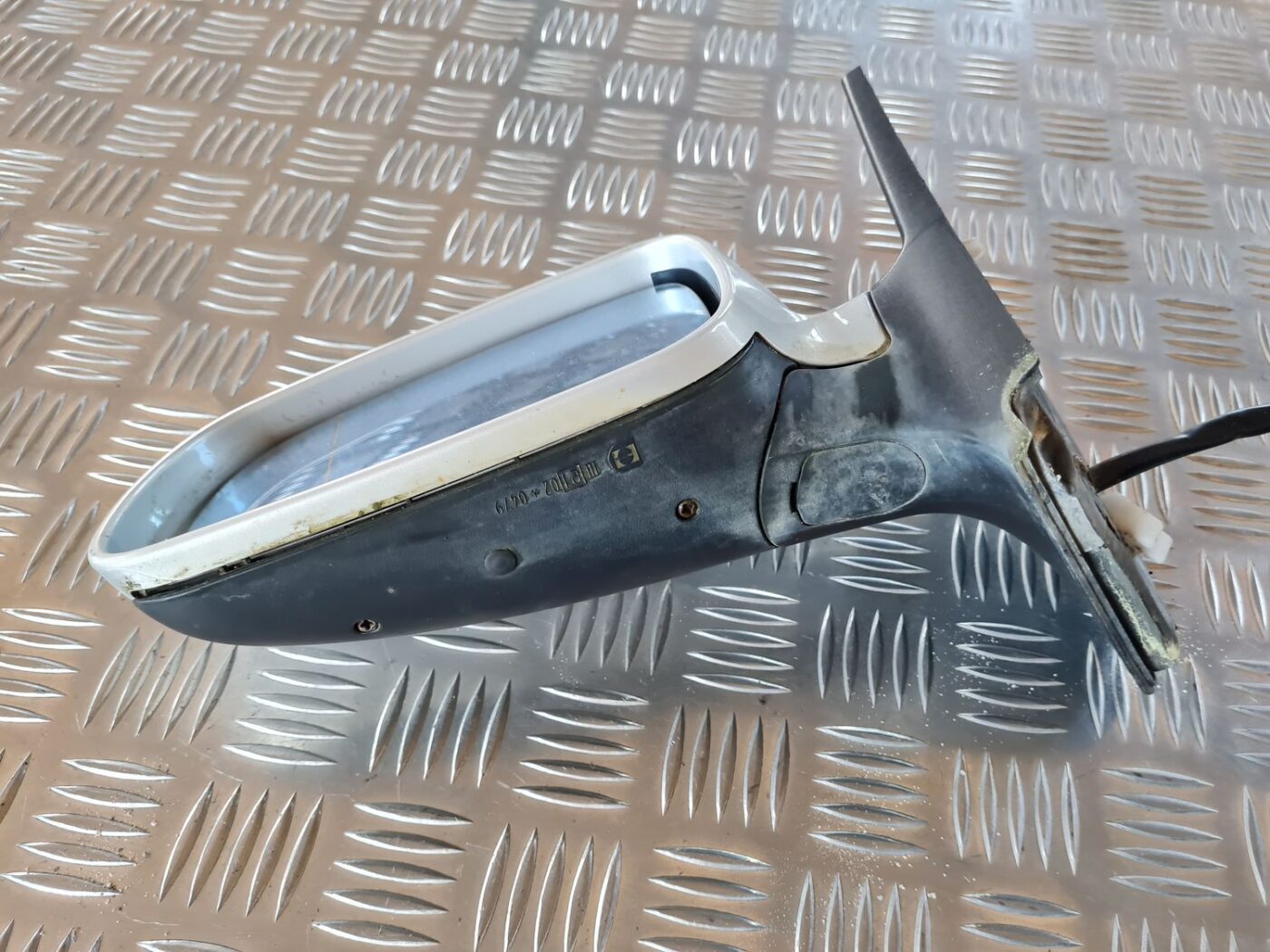 Ārējais spogulis, pa kreisi priekš VW GOLF IV 1999