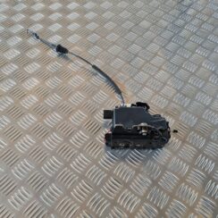 Aizmugurējo kreiso durvju slēdzene priekš VW GOLF IV 1999