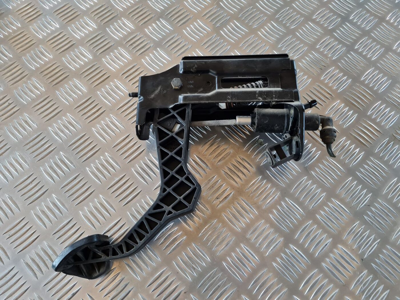 Sajūga pedālis priekš VW GOLF IV 1999 2 Sajūga pedālis priekš VW GOLF IV 1999