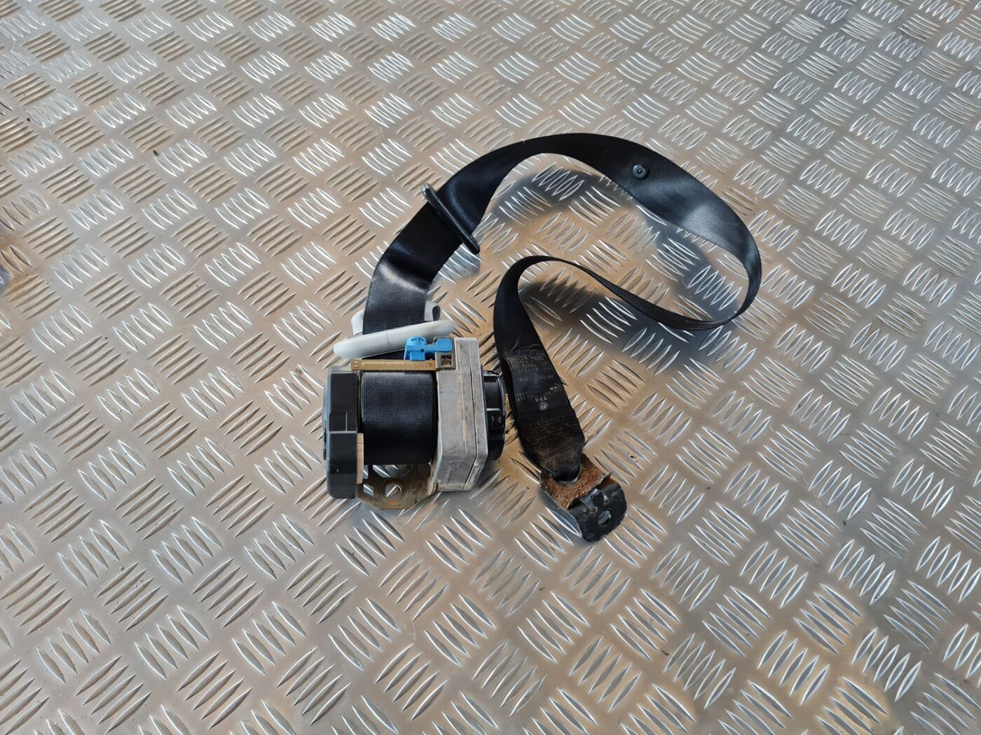 Priekšējā labā drošības josta priekš VW GOLF IV 1999 1 Priekšējā labā drošības josta priekš VW GOLF IV 1999