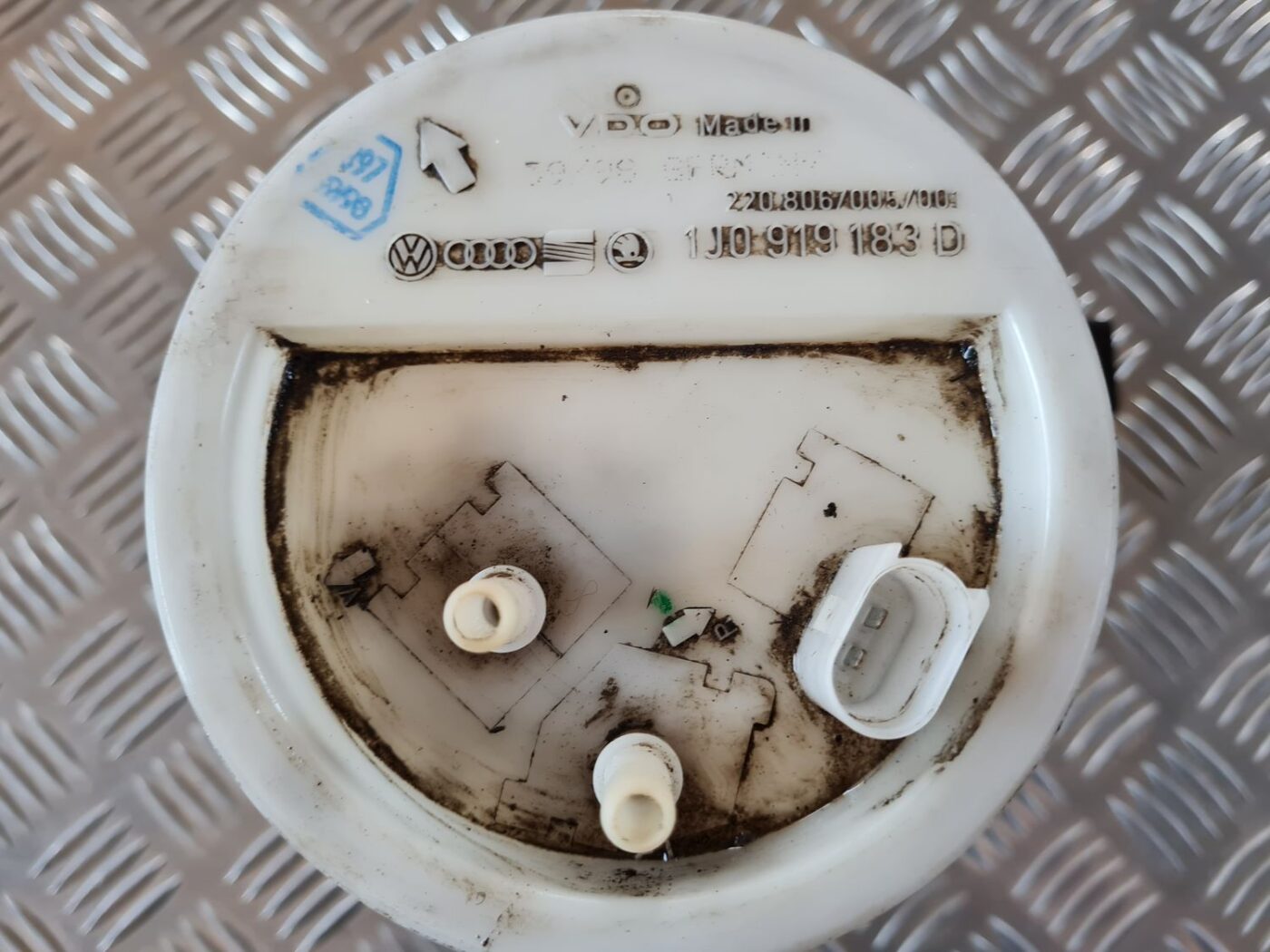 Degvielas tvertnes sūknis priekš VW GOLF IV 1999 2 Degvielas tvertnes sūknis priekš VW GOLF IV 1999