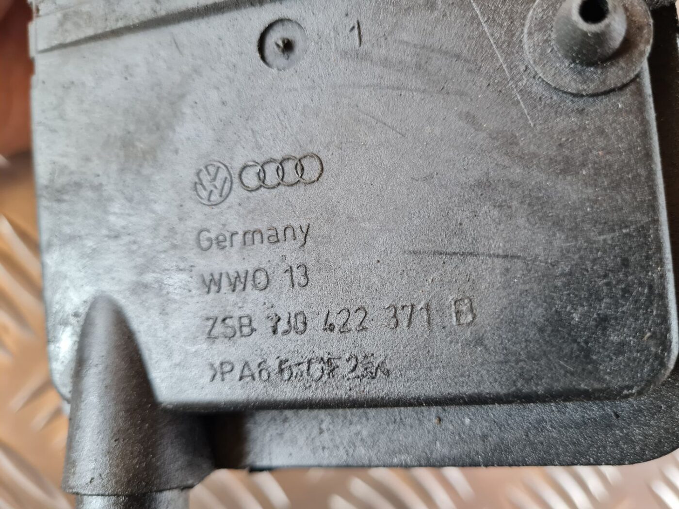 Stūres pastiprinātāja tvertne priekš VW GOLF IV 1999 2 Stūres pastiprinātāja tvertne priekš VW GOLF IV 1999