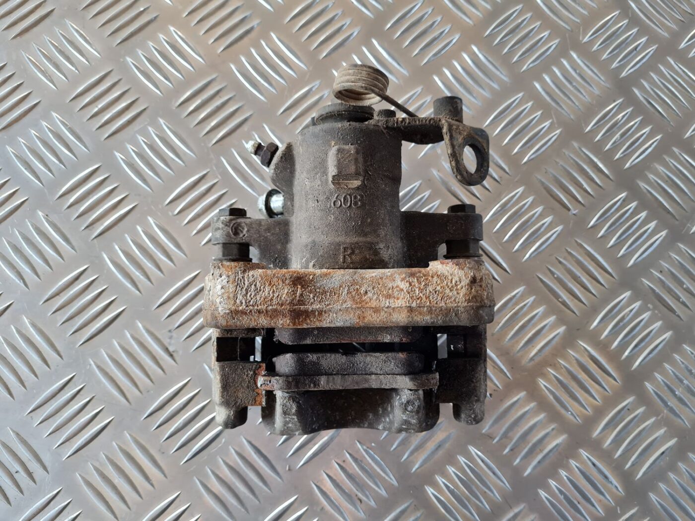 Aizmugurējais labais suports priekš VW GOLF IV 1999