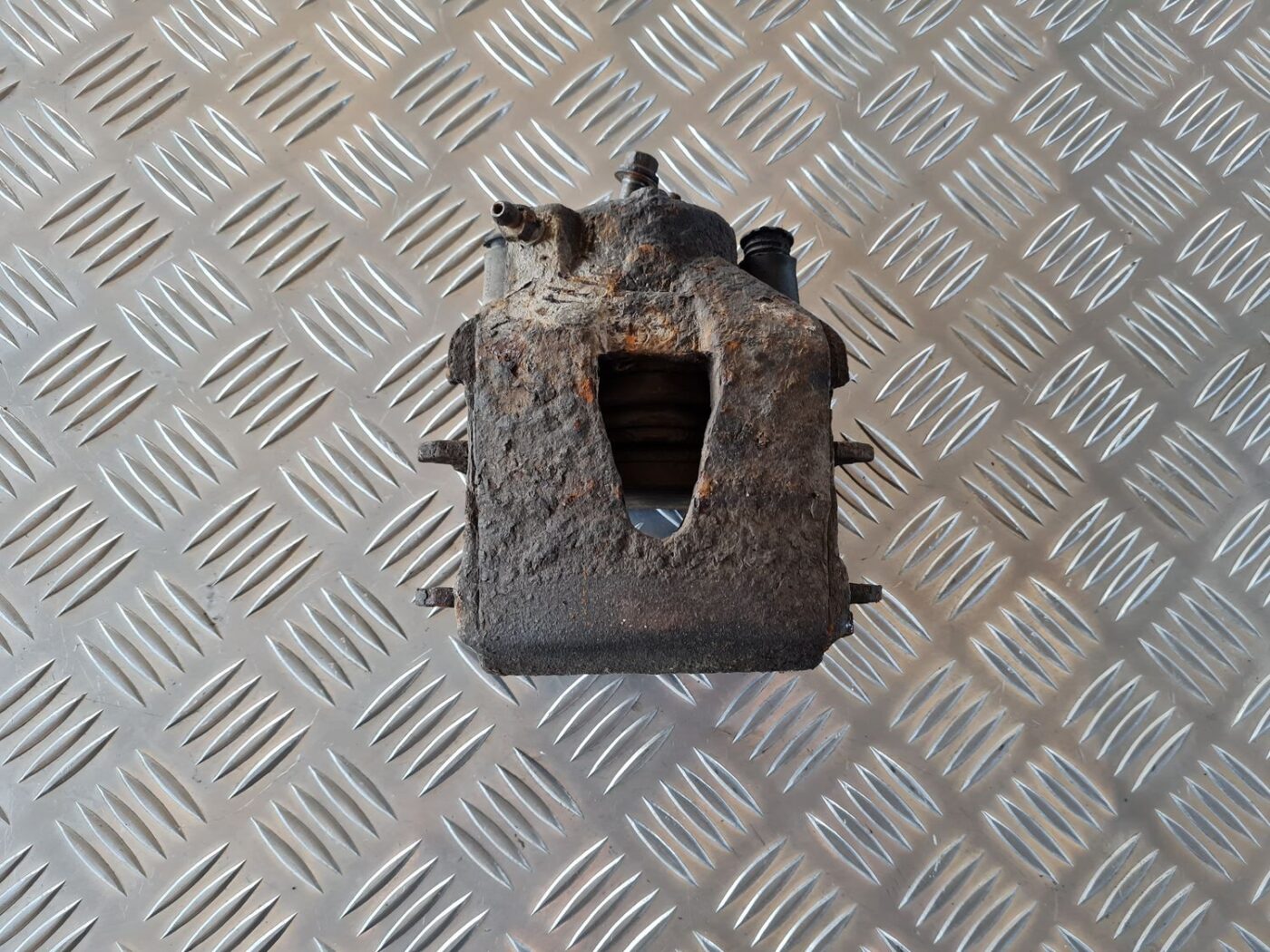 Priekšējais labais suports priekš VW GOLF IV 1999