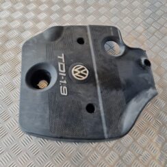 Dzinēja dekoratīvais vāks priekš VW GOLF IV 1999