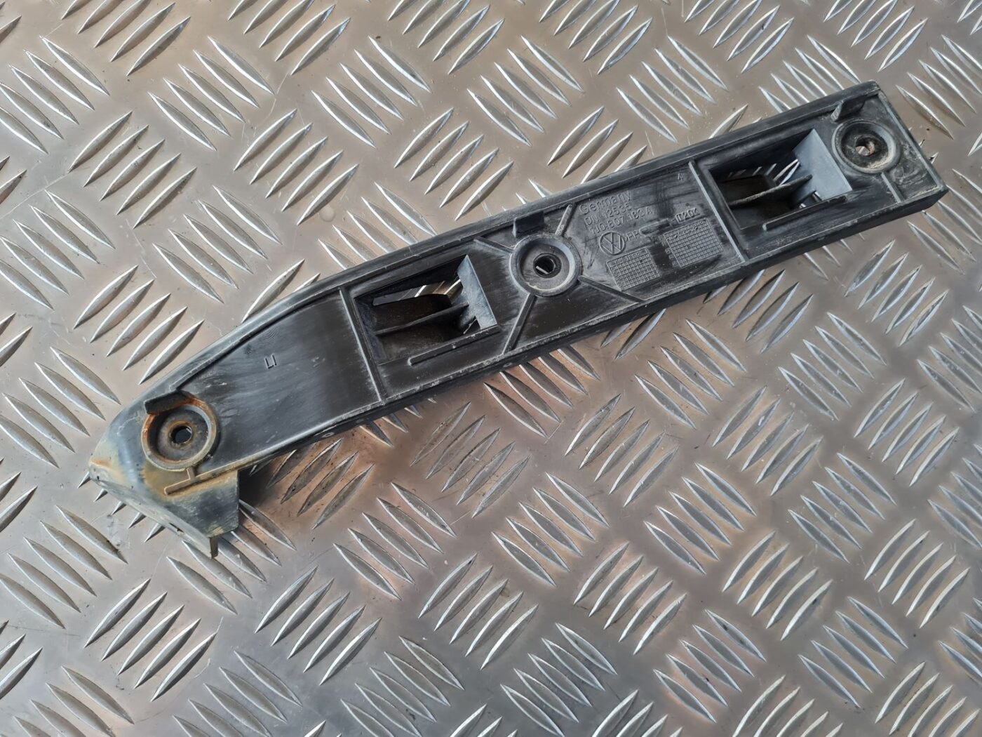 Priekšēja bufera kronšteins priekš VW GOLF IV 1999 2 Priekšēja bufera kronšteins priekš VW GOLF IV 1999