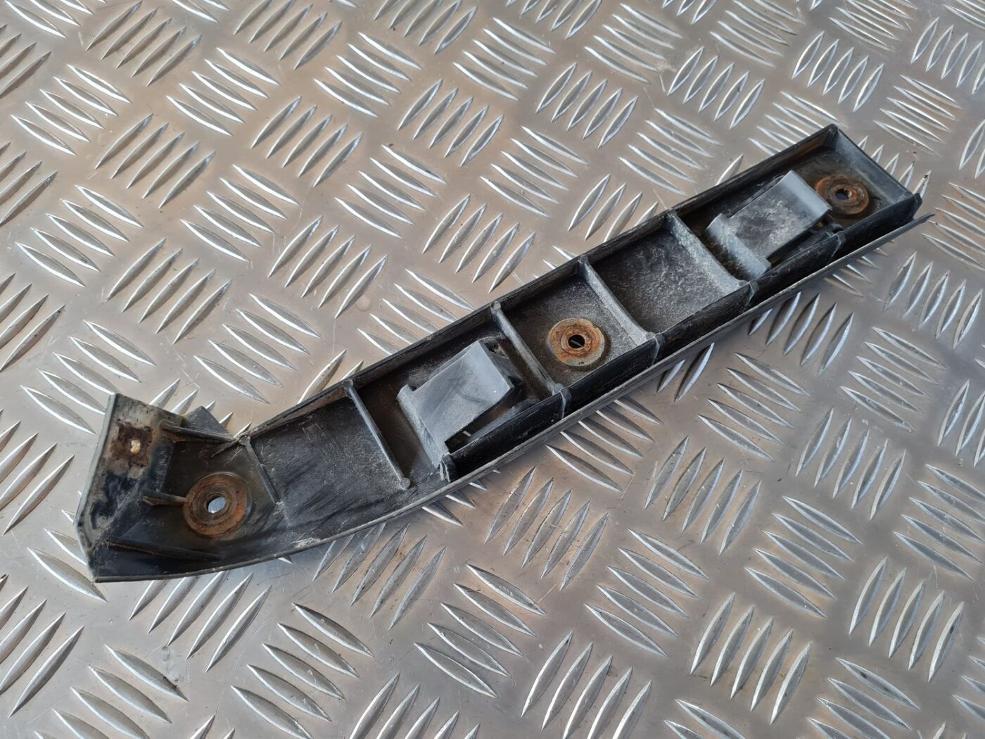 Priekšēja bufera kronšteins priekš VW GOLF IV 1999 3 Priekšēja bufera kronšteins priekš VW GOLF IV 1999