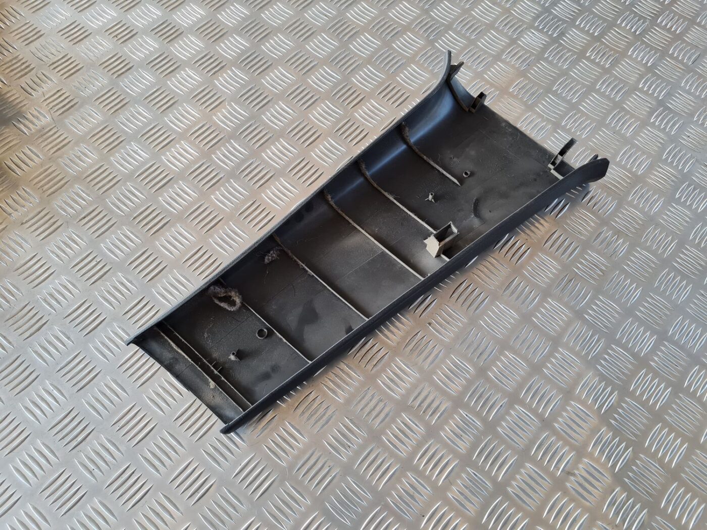 Vidējas salona statnes apdare priekš VW GOLF IV 1999 2 Vidējas salona statnes apdare priekš VW GOLF IV 1999