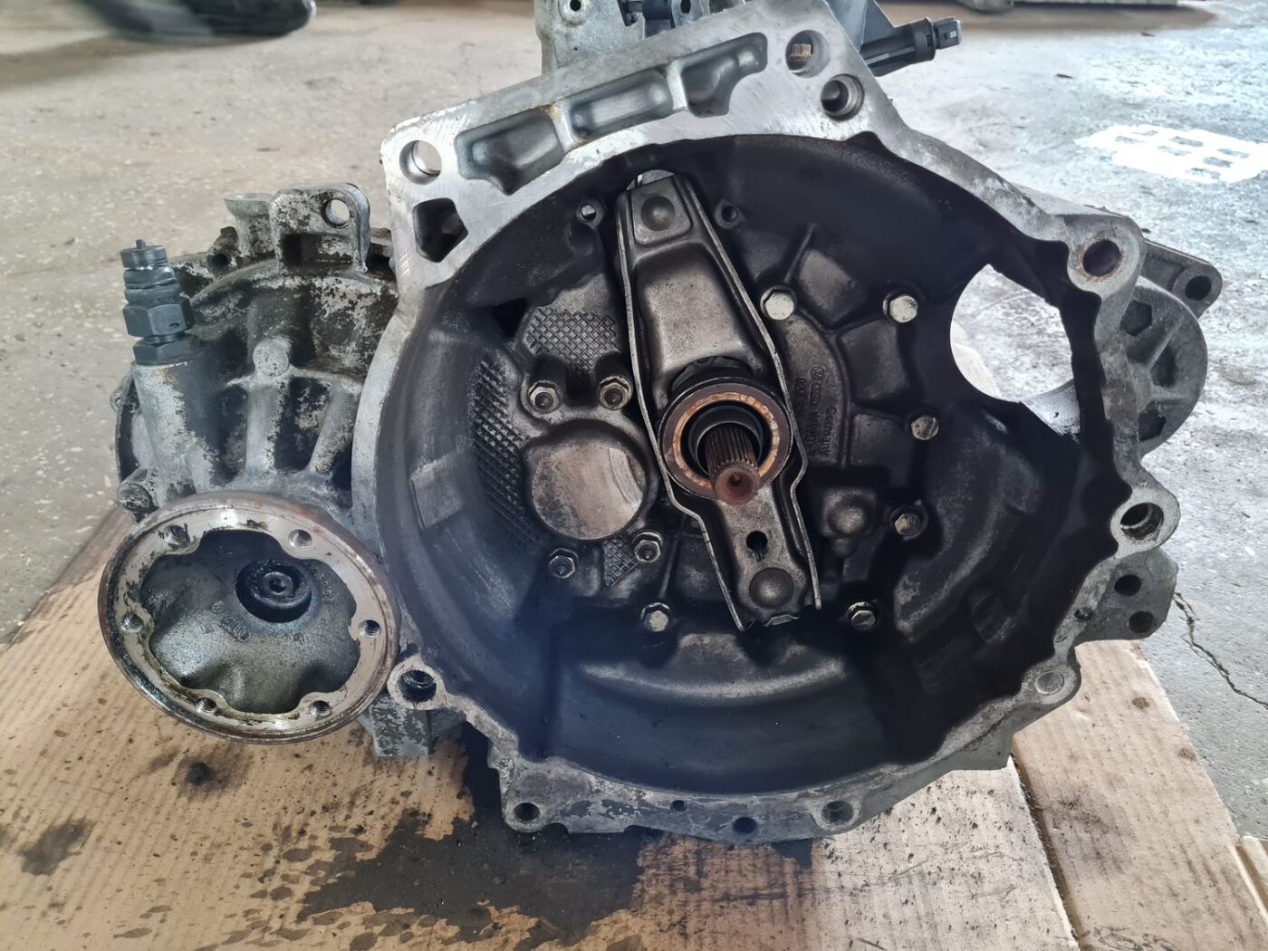 Mehāniska pārnesumkārba priekš VW GOLF IV 1999 2 Mehāniska pārnesumkārba priekš VW GOLF IV 1999