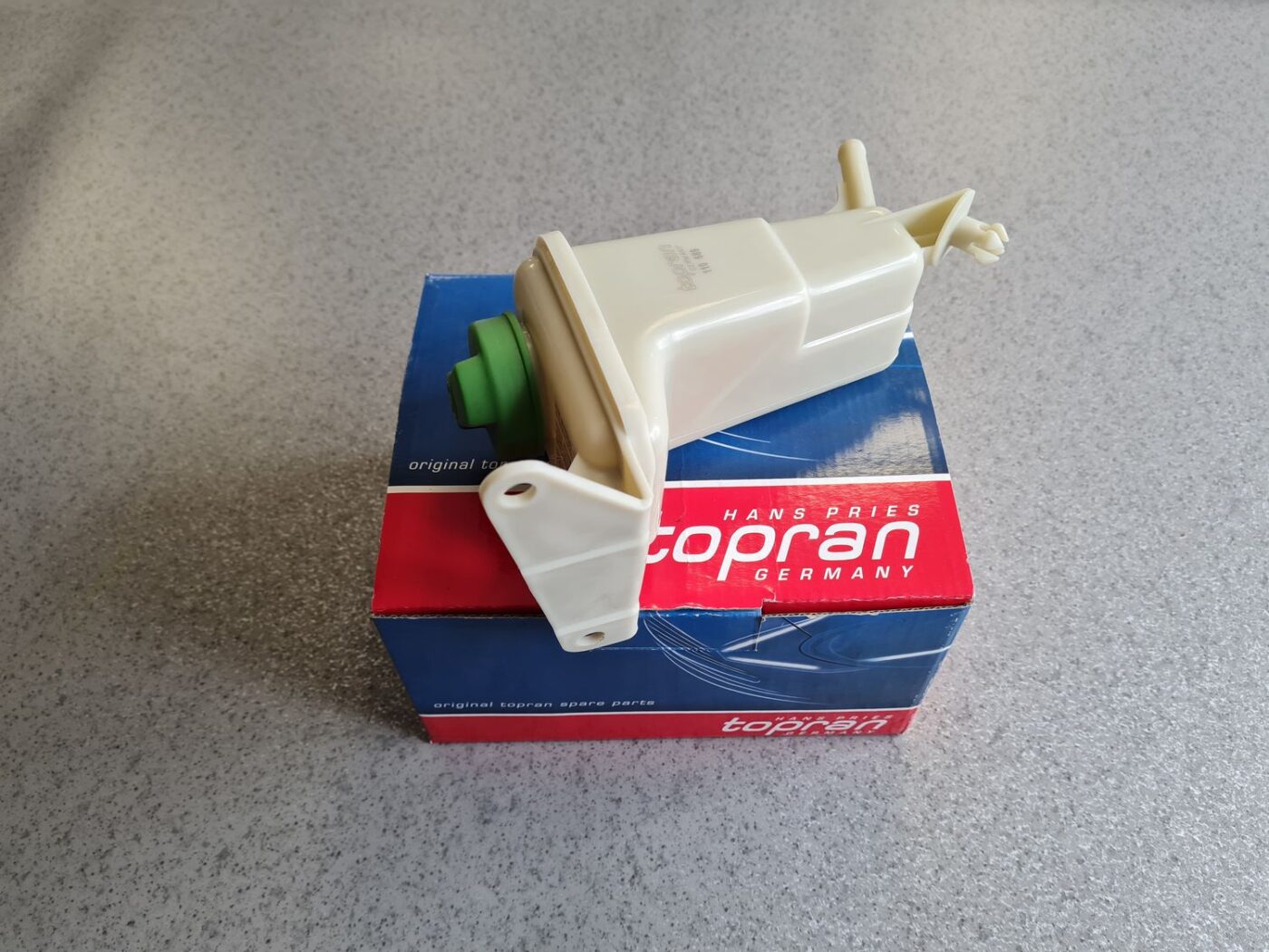 Stūres pastiprinātāja tvertne priekš 2 Stūres pastiprinātāja tvertne priekš