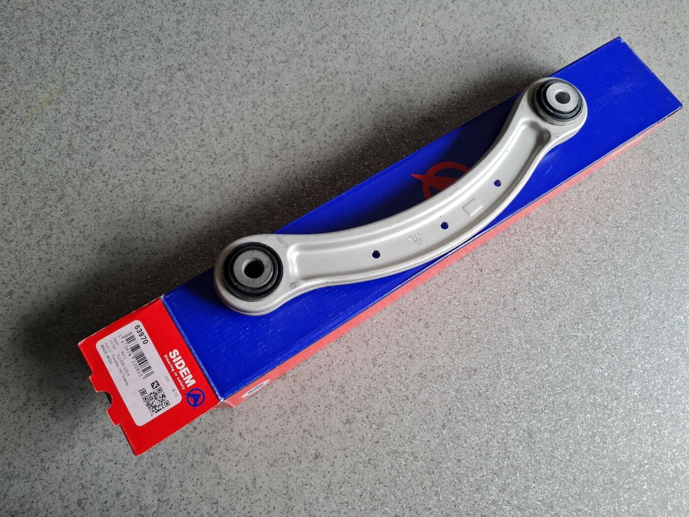 Aizmugures piekares svira priekš