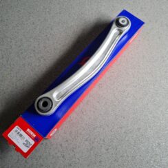 Aizmugures piekares svira priekš