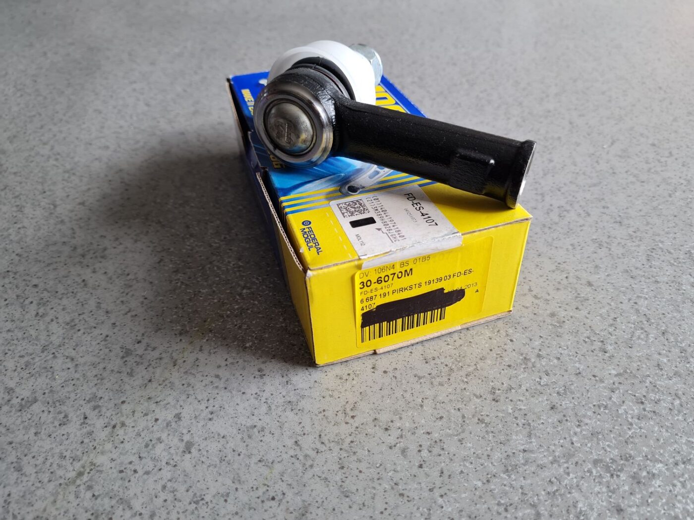 Stūres mehānisma uzgalis priekš