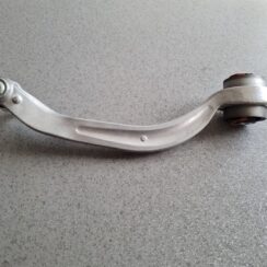 Priekšējas piekares svira priekš