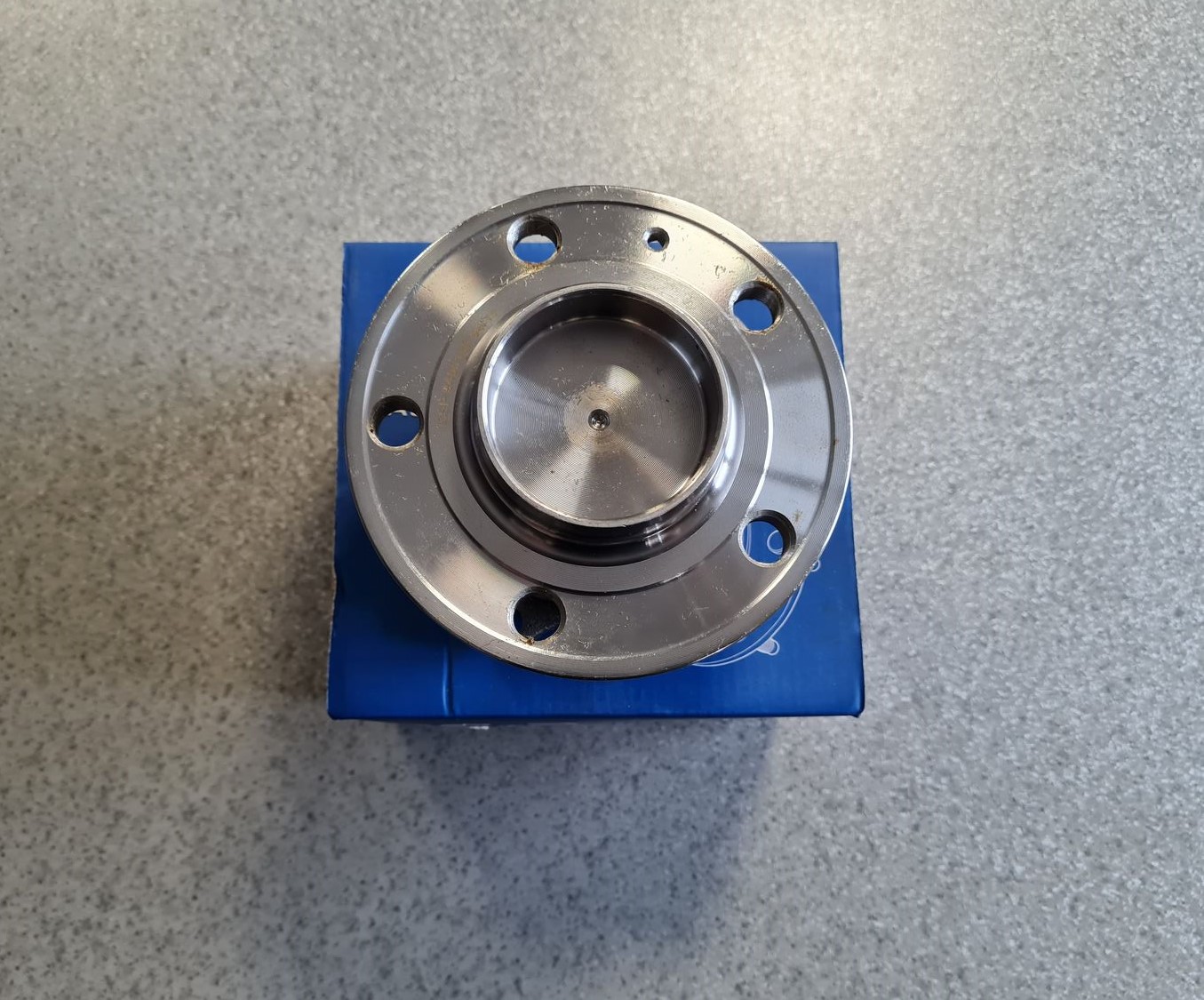 Riteņa rumbas gultnis priekš 1 Riteņa rumbas gultnis priekš