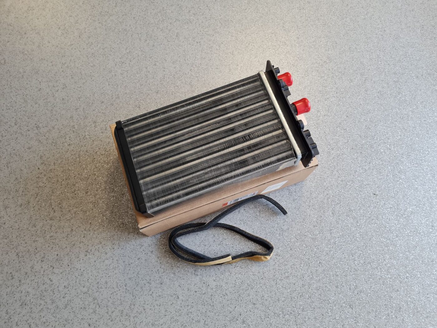 Apsildes sistēmas radiators priekš 1 Apsildes sistēmas radiators priekš