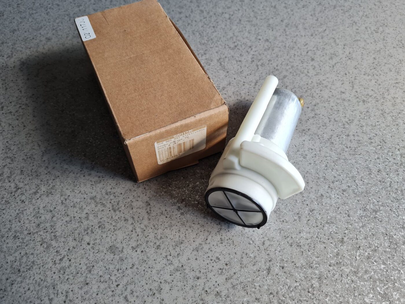 Degvielas tvertnes sūknis priekš 1 Degvielas tvertnes sūknis priekš