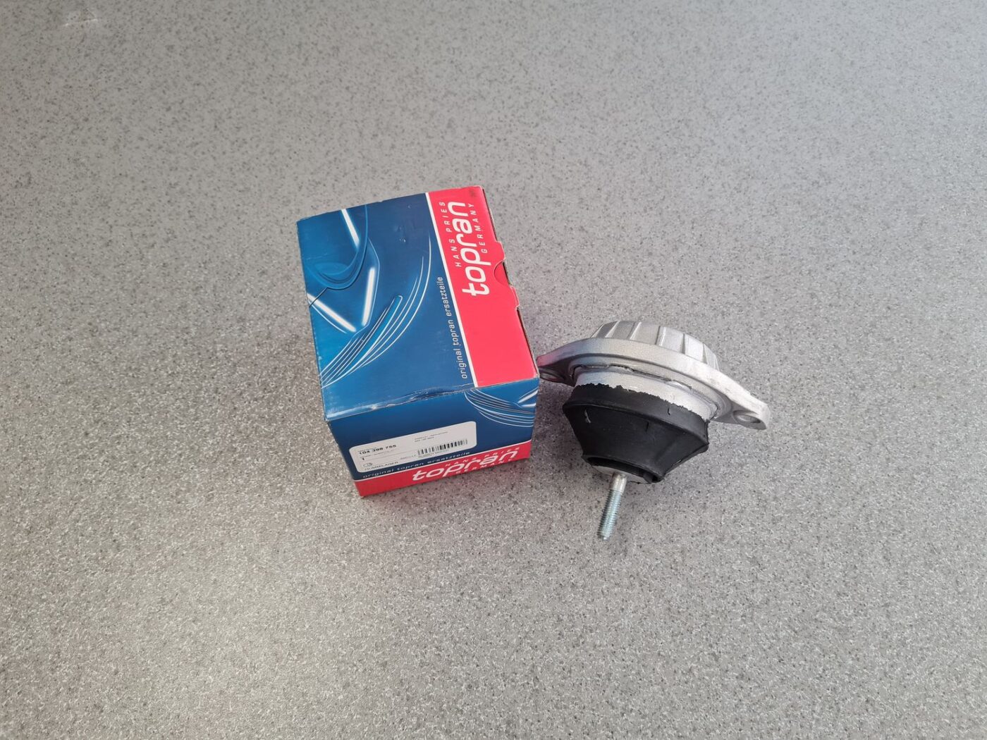 Dzinēja spilvens priekš 1 Dzinēja spilvens priekš