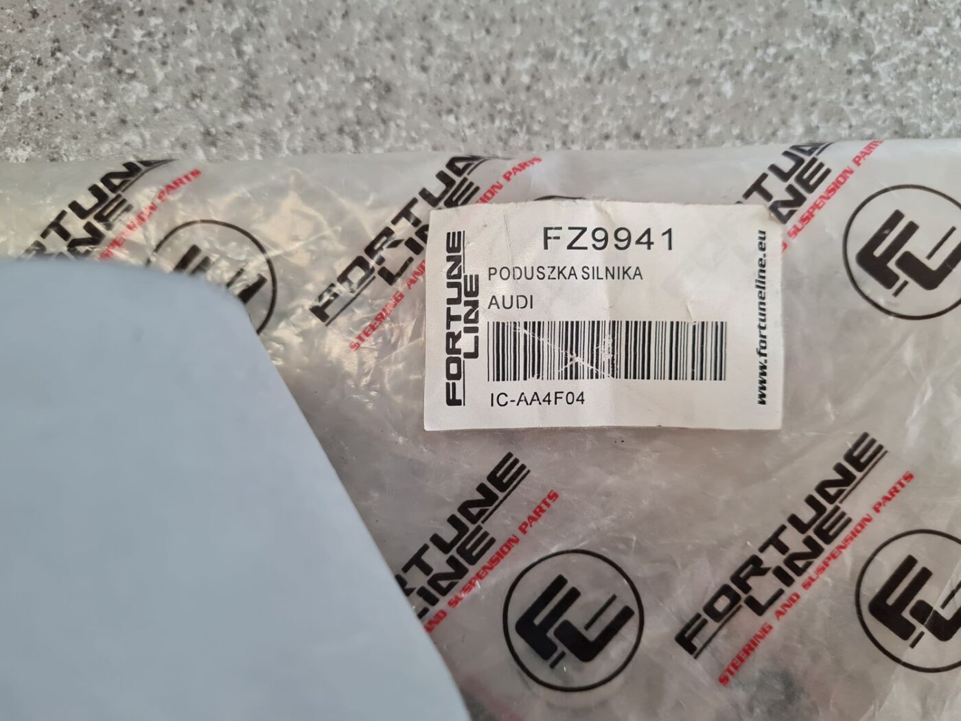 Dzinēja spilvens priekš 3 Dzinēja spilvens priekš