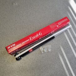 Aizmugurējais amortizators priekš