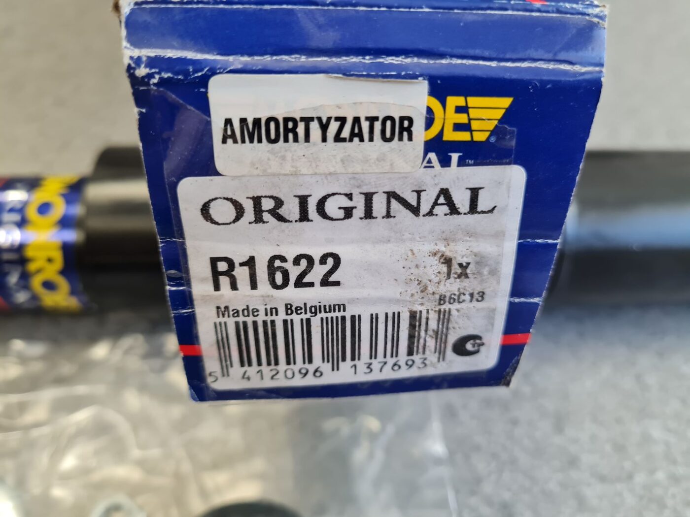 Aizmugurējais amortizators priekš