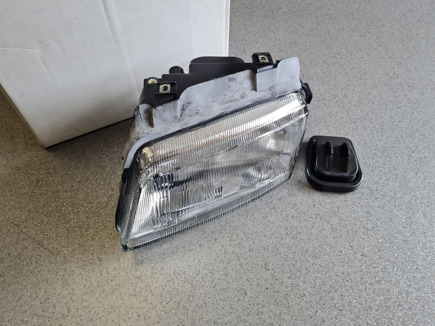 Priekšējais kreisais lukturis priekš