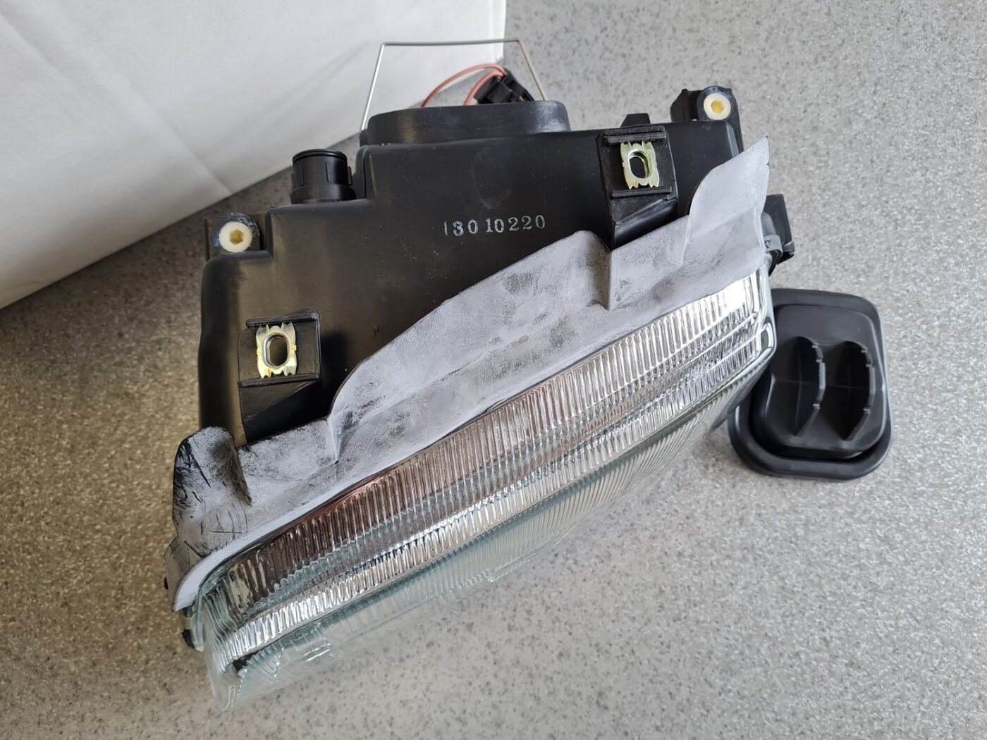 Priekšējais kreisais lukturis priekš