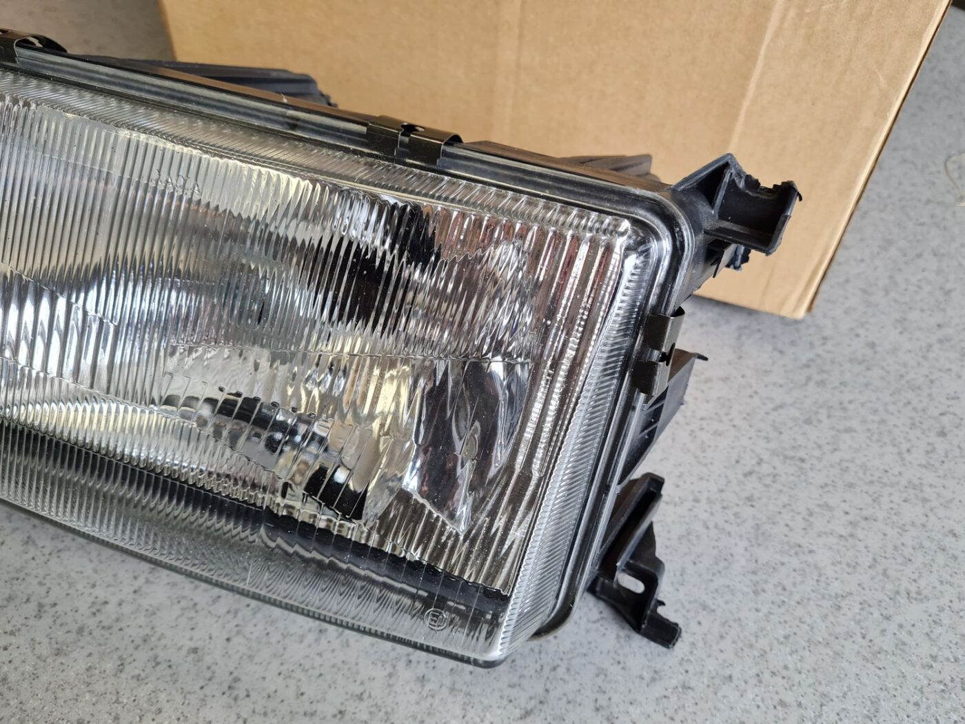 Priekšējais labais lukturis priekš 7 Priekšējais labais lukturis priekš