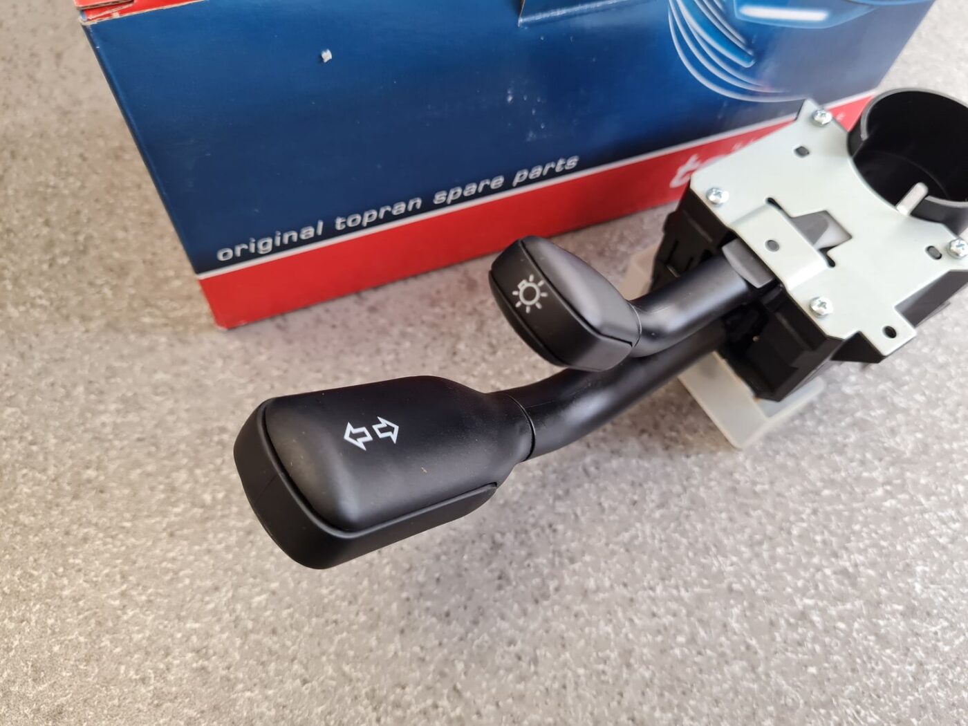 Stūres statnes slēdzis priekš 2 Stūres statnes slēdzis priekš