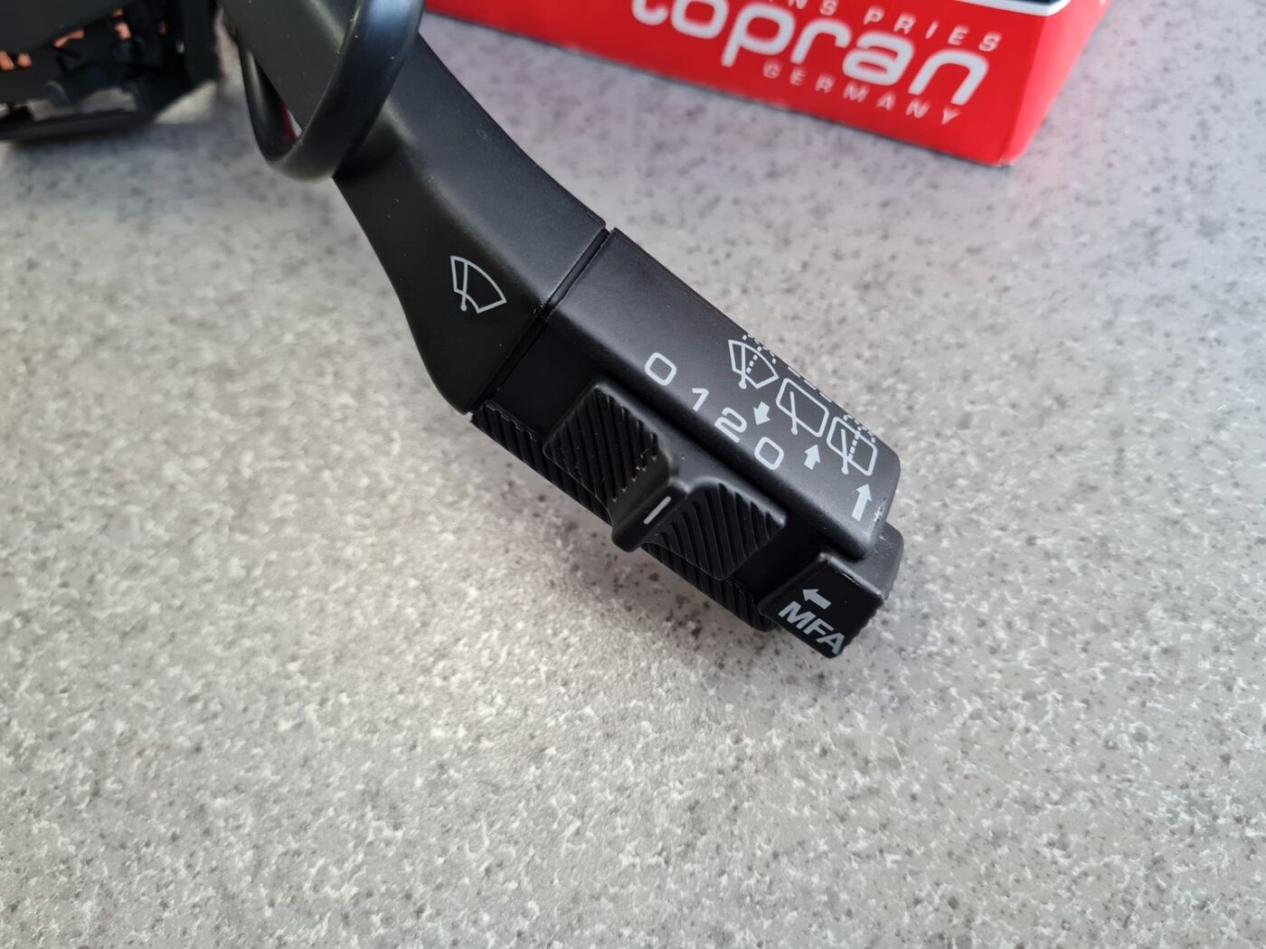 Stikla tīrītāja slēdzis priekš 2 Stikla tīrītāja slēdzis priekš