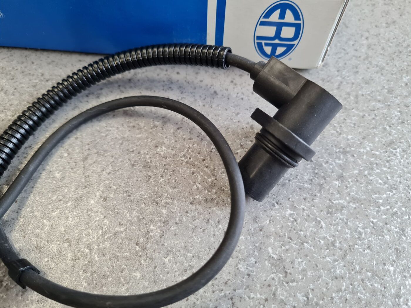 Kloķvārpstas devējs priekš