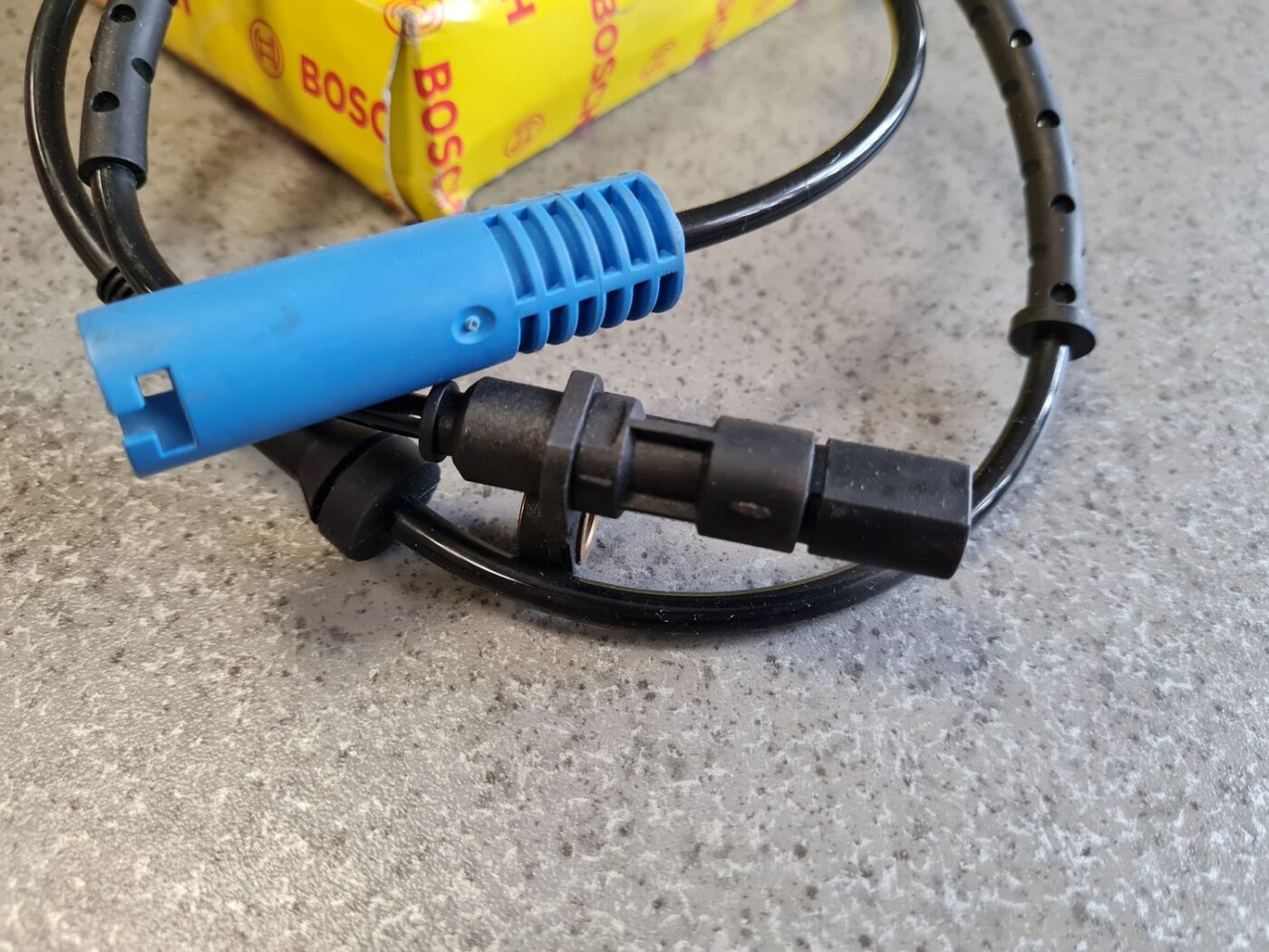 ABS devējs priekš 2 ABS devējs priekš