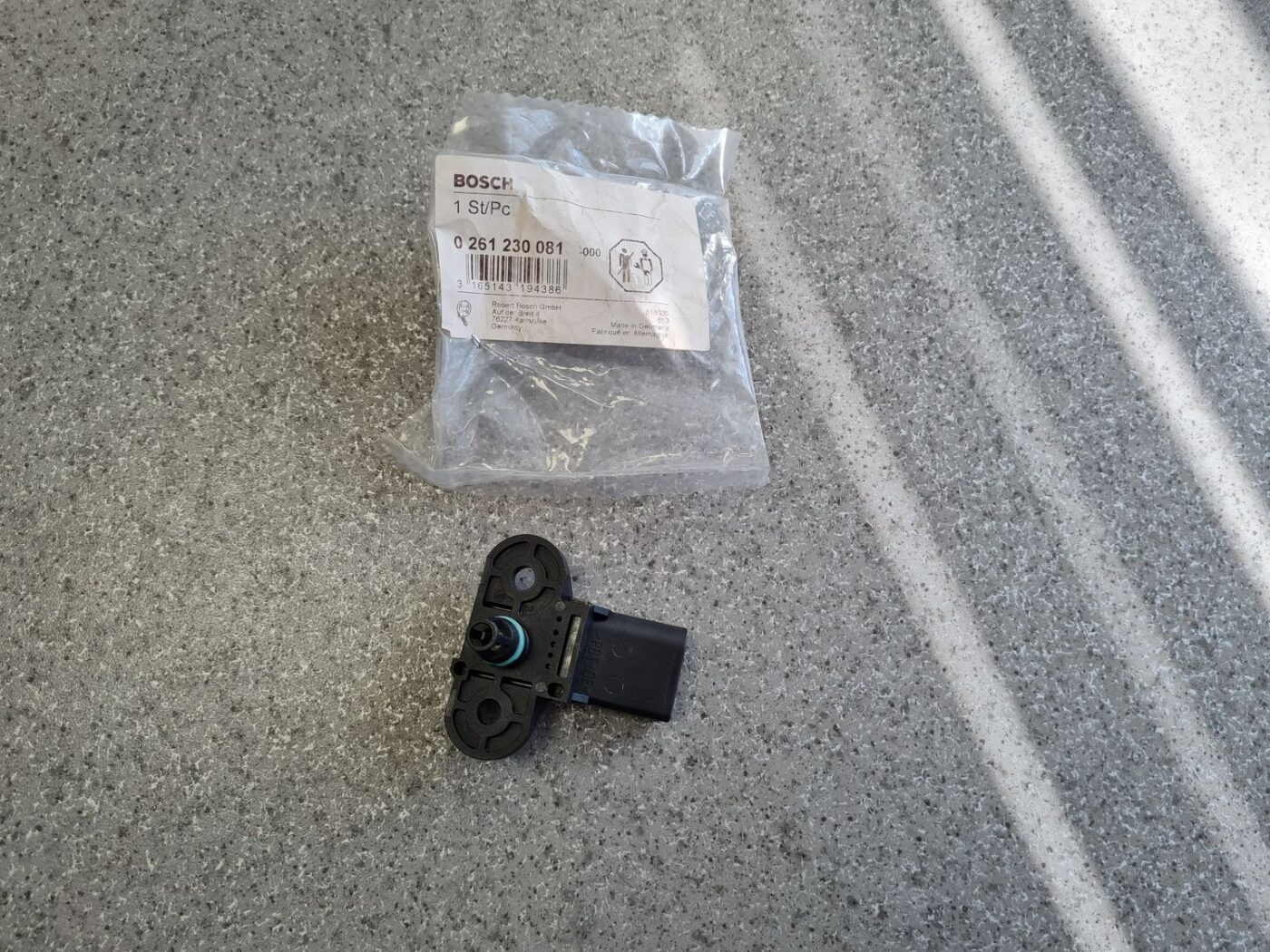 Ieplūdes kolektora spiediena devējs priekš 2 Ieplūdes kolektora spiediena devējs priekš