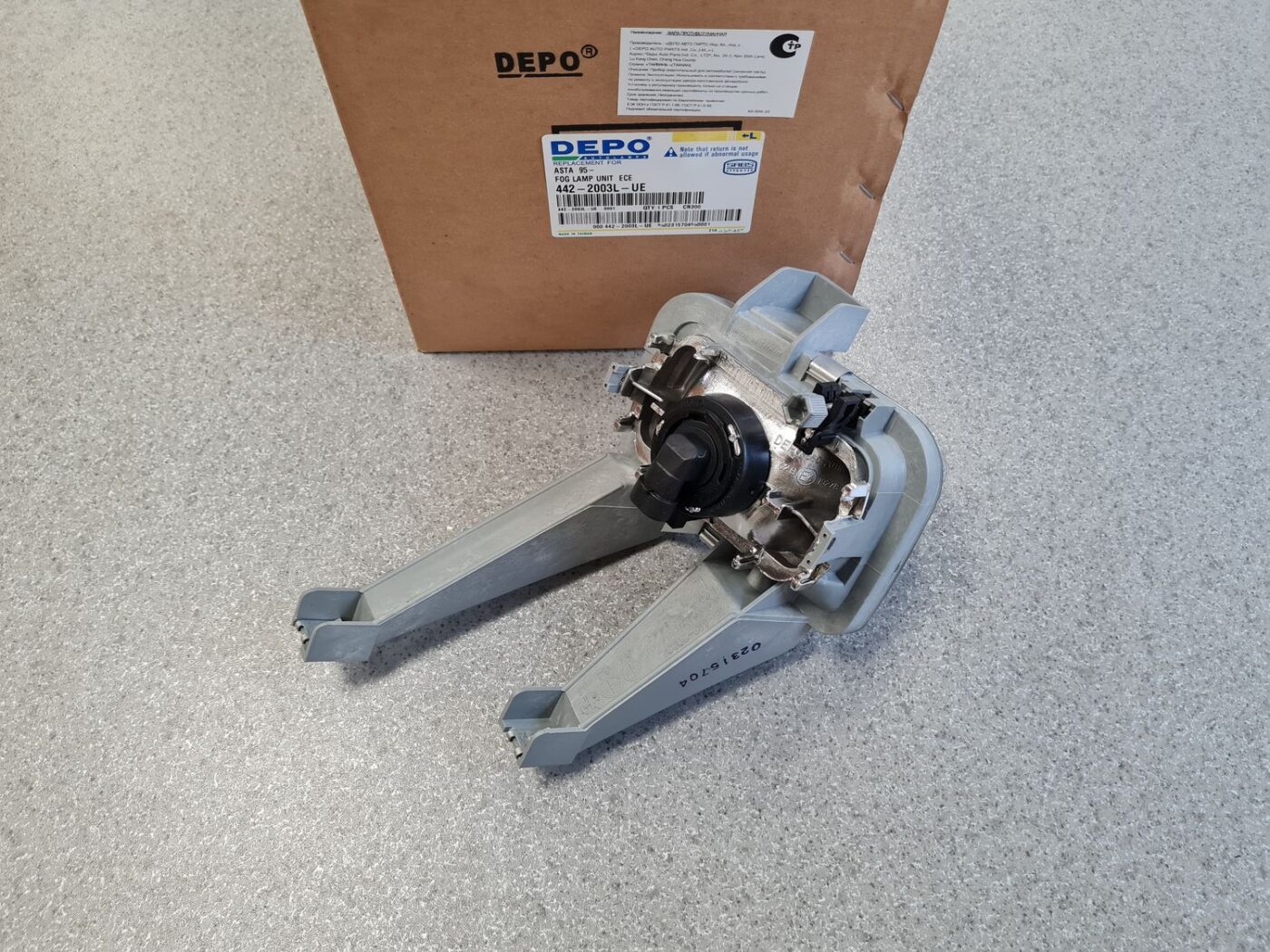 Miglas lukturis priekšā pa kreisi priekš 2 Miglas lukturis priekšā pa kreisi priekš