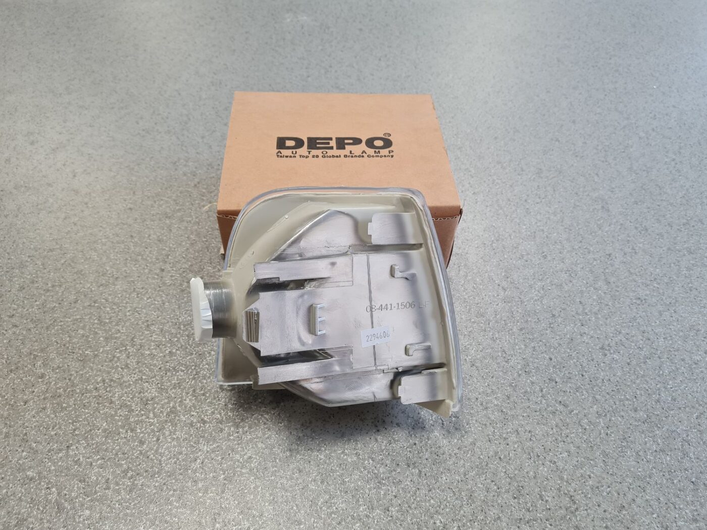 Pagrieziena signala lukturis priekš 2 Pagrieziena signala lukturis priekš