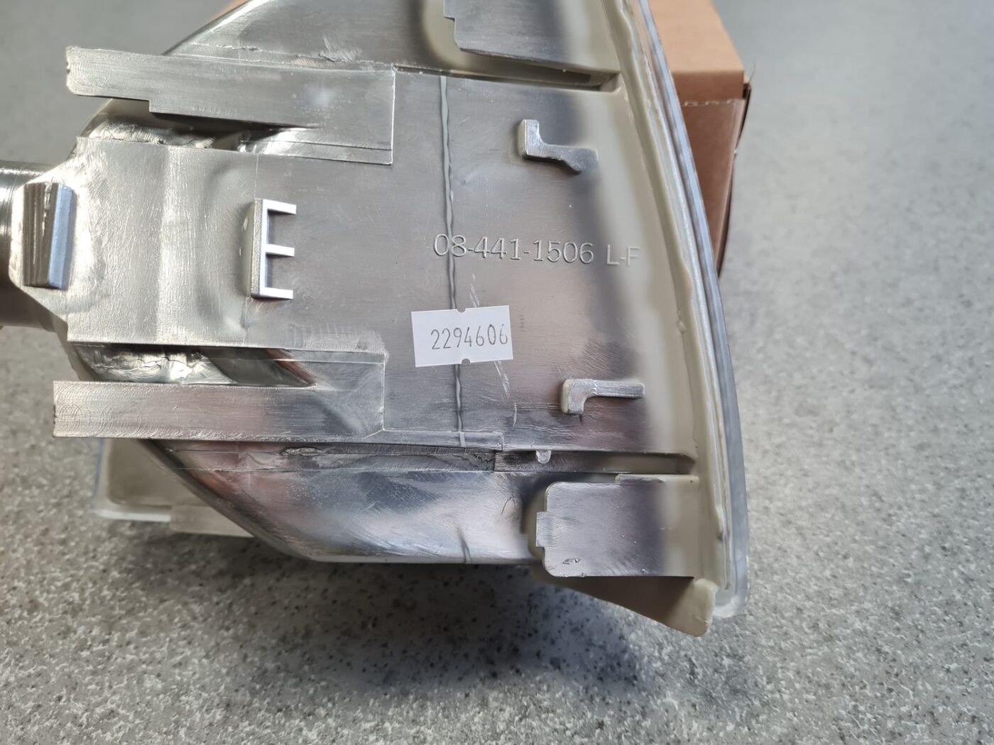 Pagrieziena signala lukturis priekš 4 Pagrieziena signala lukturis priekš