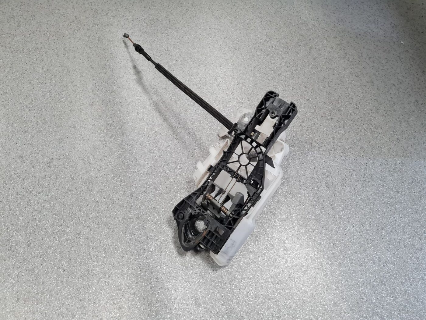 Durvju roktura iekšējais stiprinājums priekš VW PASSAT B6 2006 ANGL. UNIVERSAL