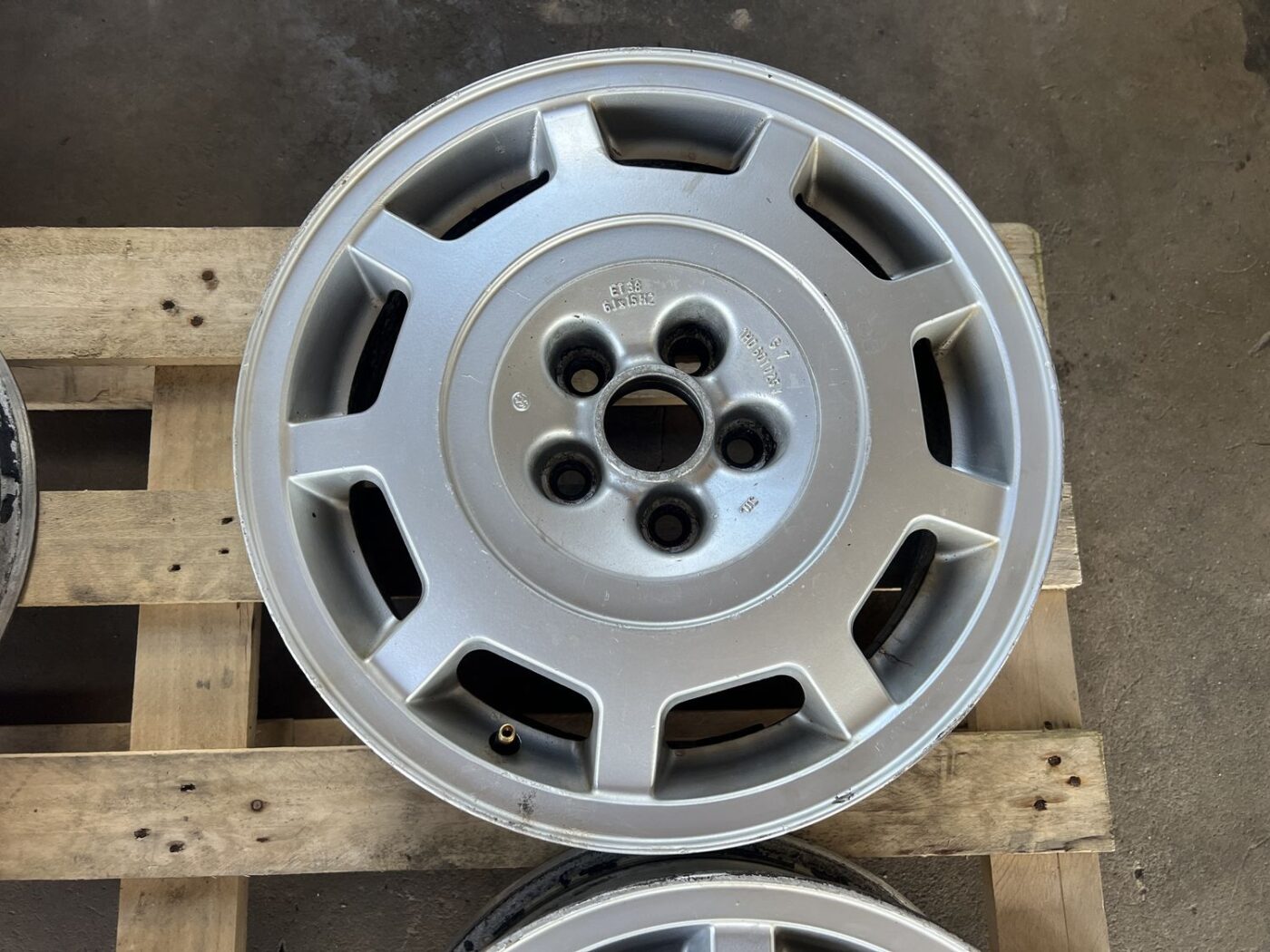 Lietie diski - vieglmetāla (kpl) priekš VW GOLF IV 1999 11 Lietie diski - vieglmetāla (kpl) priekš VW GOLF IV 1999