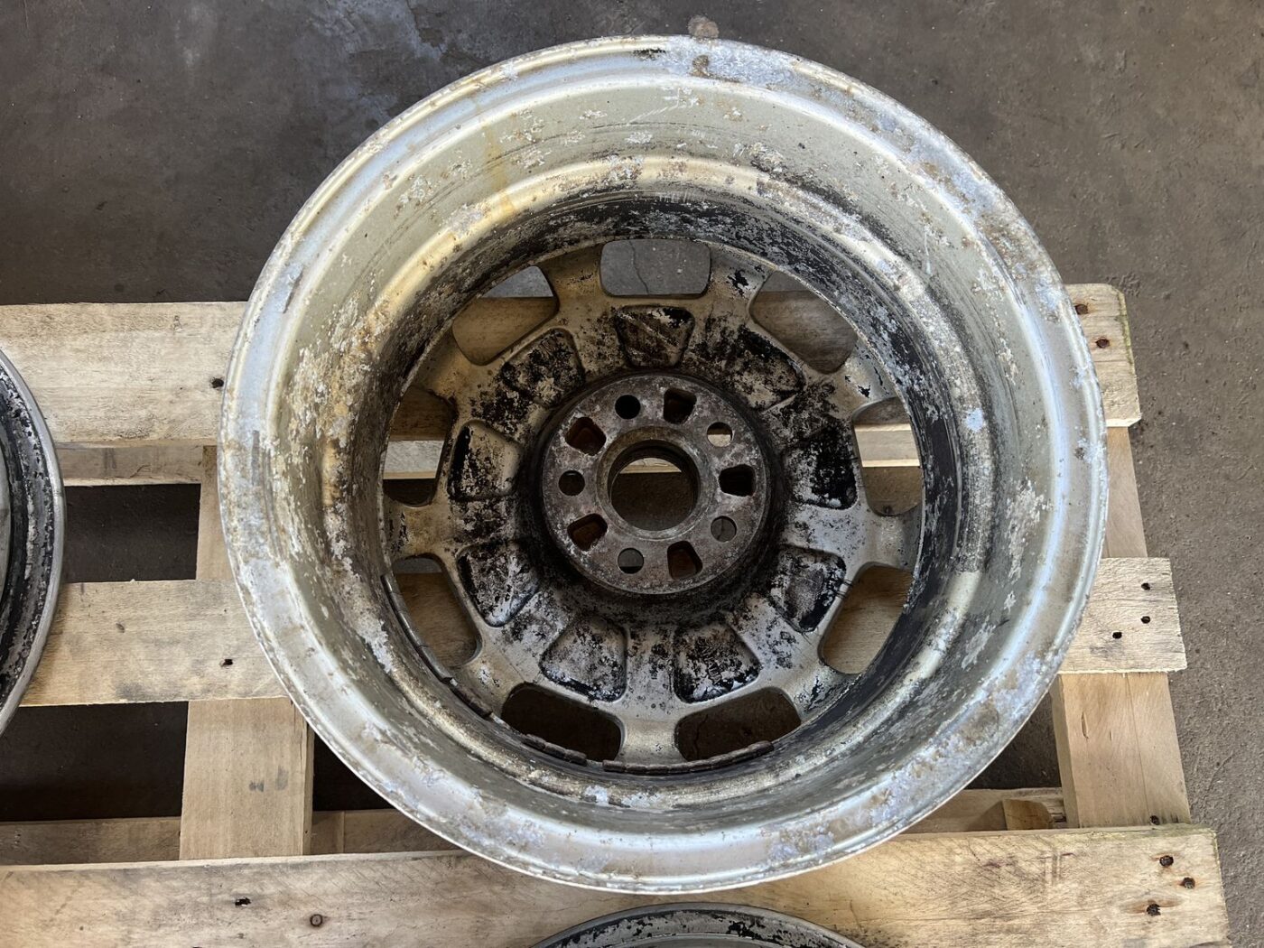 Lietie diski - vieglmetāla (kpl) priekš VW GOLF IV 1999 4 Lietie diski - vieglmetāla (kpl) priekš VW GOLF IV 1999