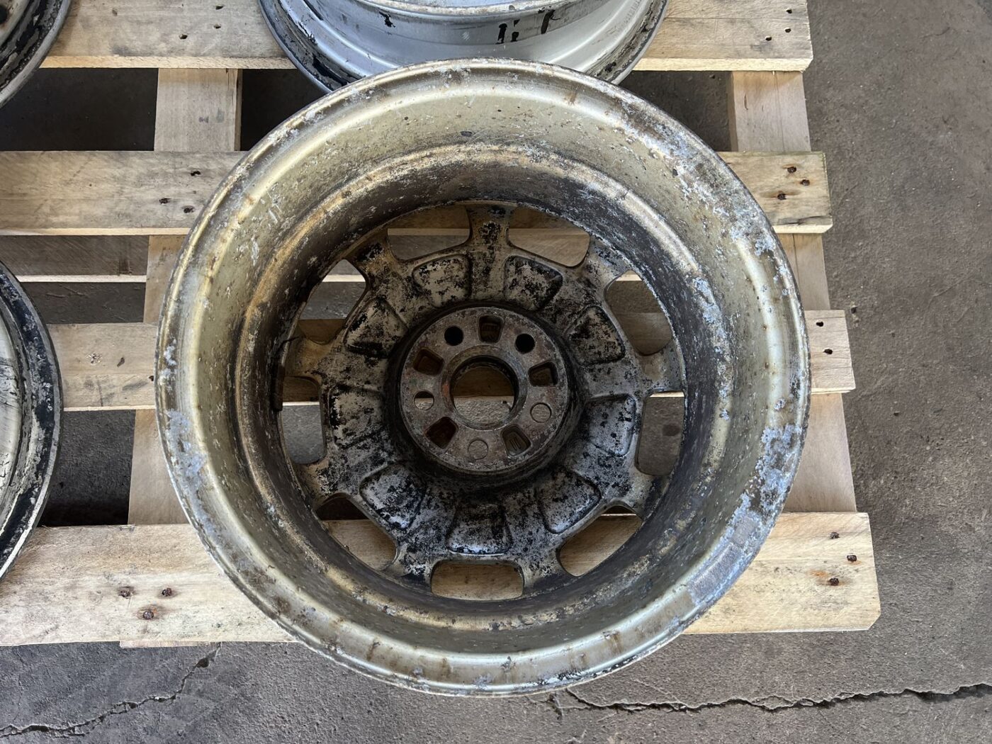 Lietie diski - vieglmetāla (kpl) priekš VW GOLF IV 1999 3 Lietie diski - vieglmetāla (kpl) priekš VW GOLF IV 1999