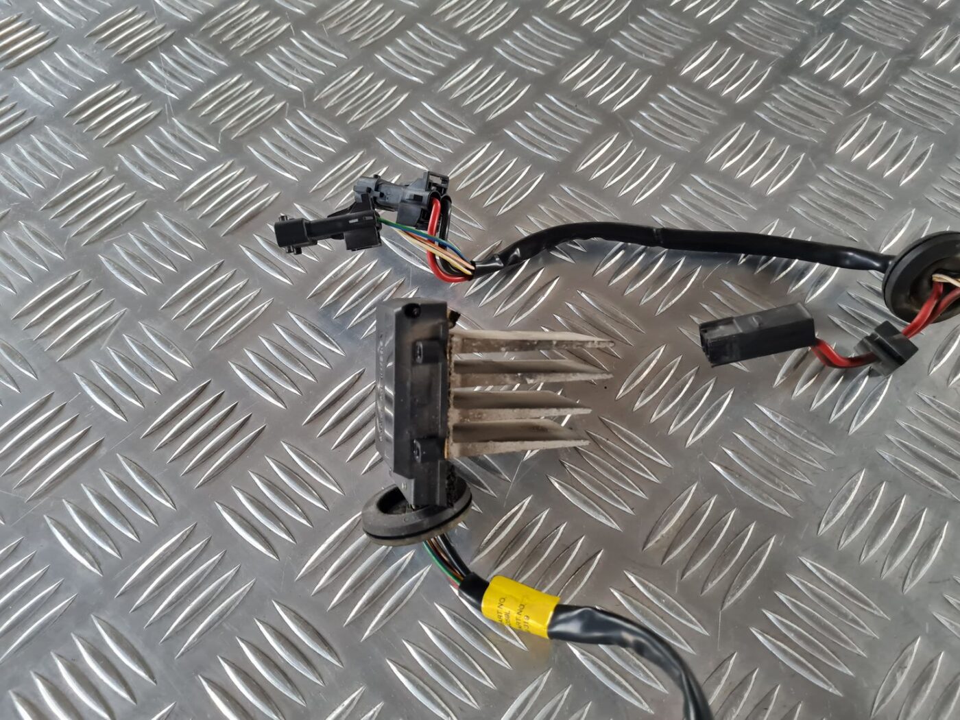 Salona ventilatora rezistors priekš SAAB 9-5 1999 2 Salona ventilatora rezistors priekš SAAB 9-5 1999