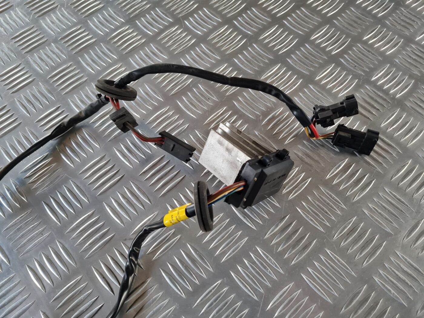 Salona ventilatora rezistors priekš SAAB 9-5 1999 6 Salona ventilatora rezistors priekš SAAB 9-5 1999