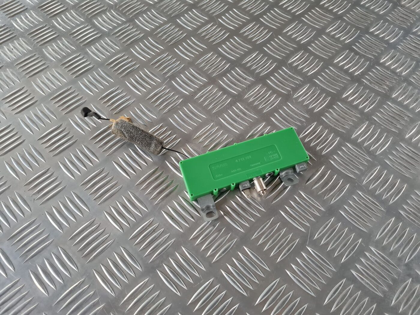 Antenas pastiprinātāja bloks priekš SAAB 9-5 1999 1 Antenas pastiprinātāja bloks priekš SAAB 9-5 1999