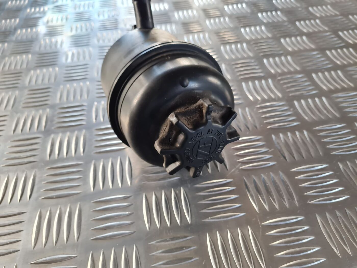 Stūres pastiprinātāja tvertne priekš SAAB 9-5 1999 2 Stūres pastiprinātāja tvertne priekš SAAB 9-5 1999