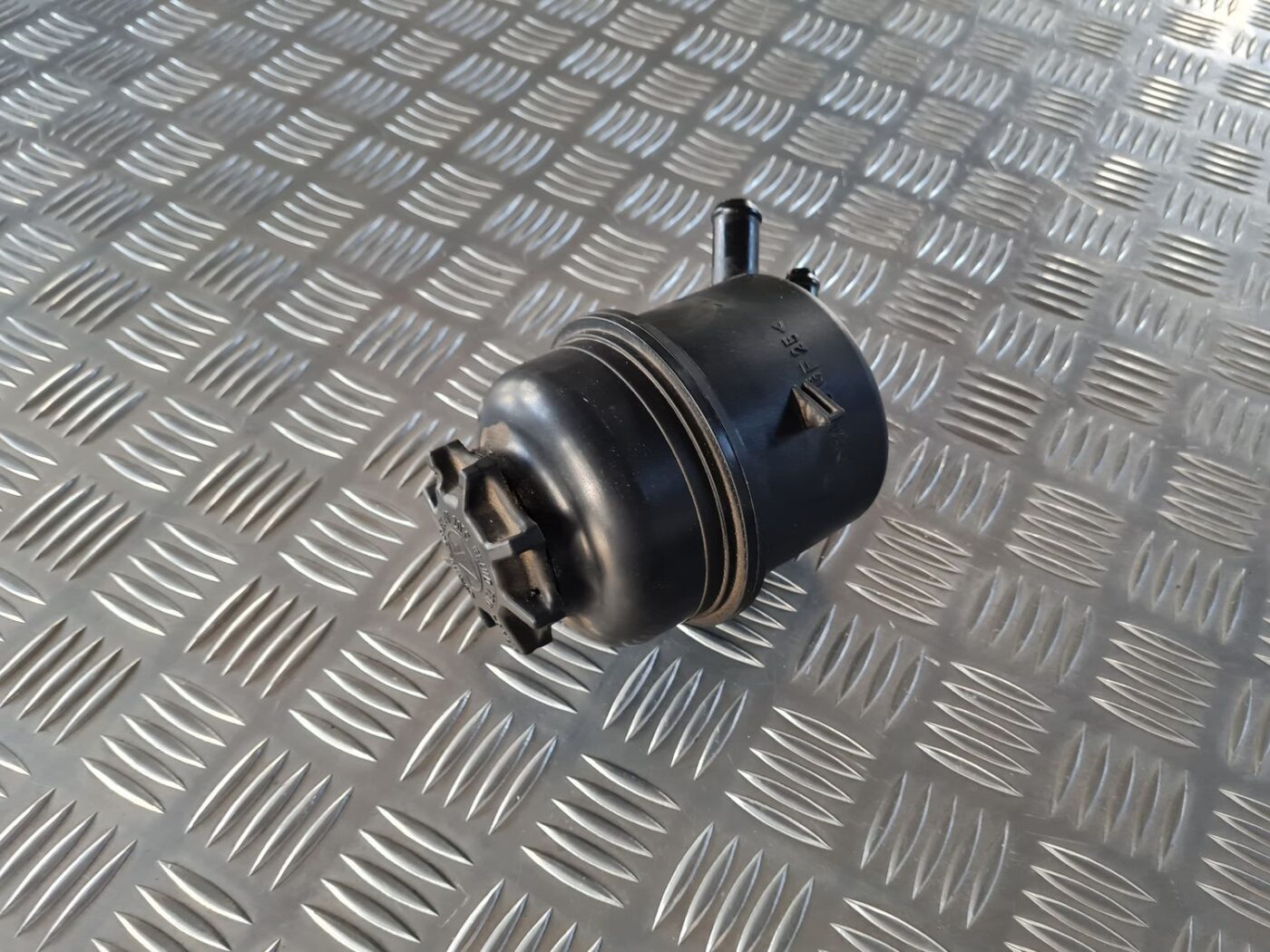 Stūres pastiprinātāja tvertne priekš SAAB 9-5 1999 3 Stūres pastiprinātāja tvertne priekš SAAB 9-5 1999