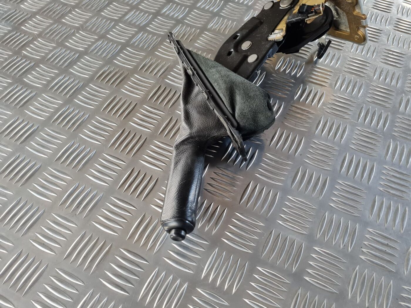 Stāvbremzes svira priekš SAAB 9-5 1999 2 Stāvbremzes svira priekš SAAB 9-5 1999