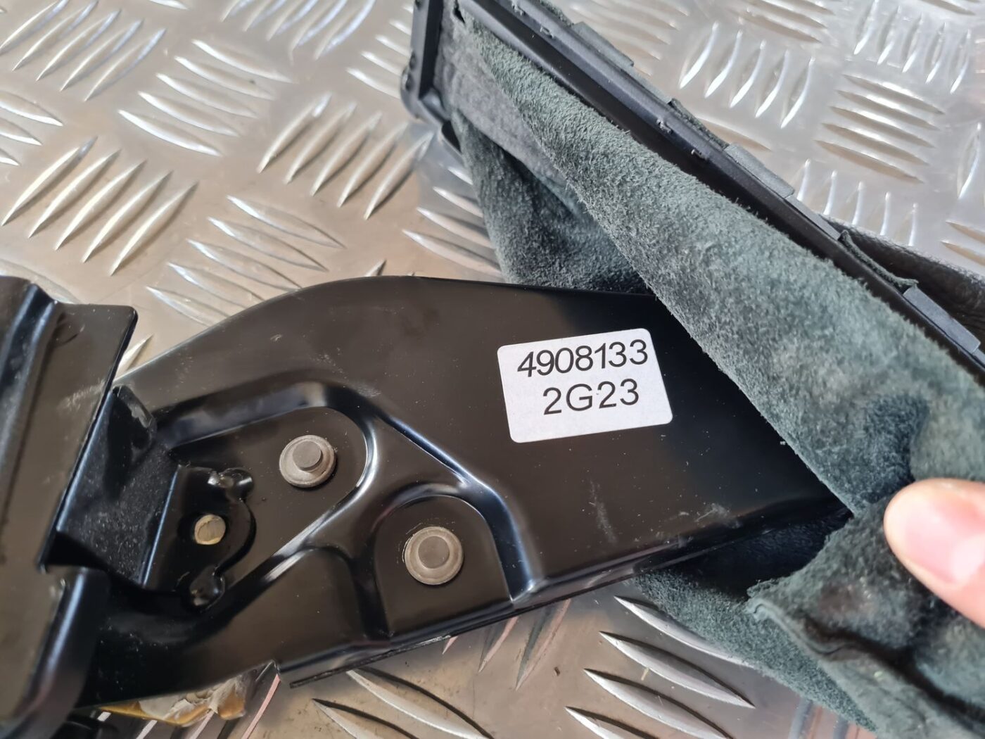 Stāvbremzes svira priekš SAAB 9-5 1999 3 Stāvbremzes svira priekš SAAB 9-5 1999