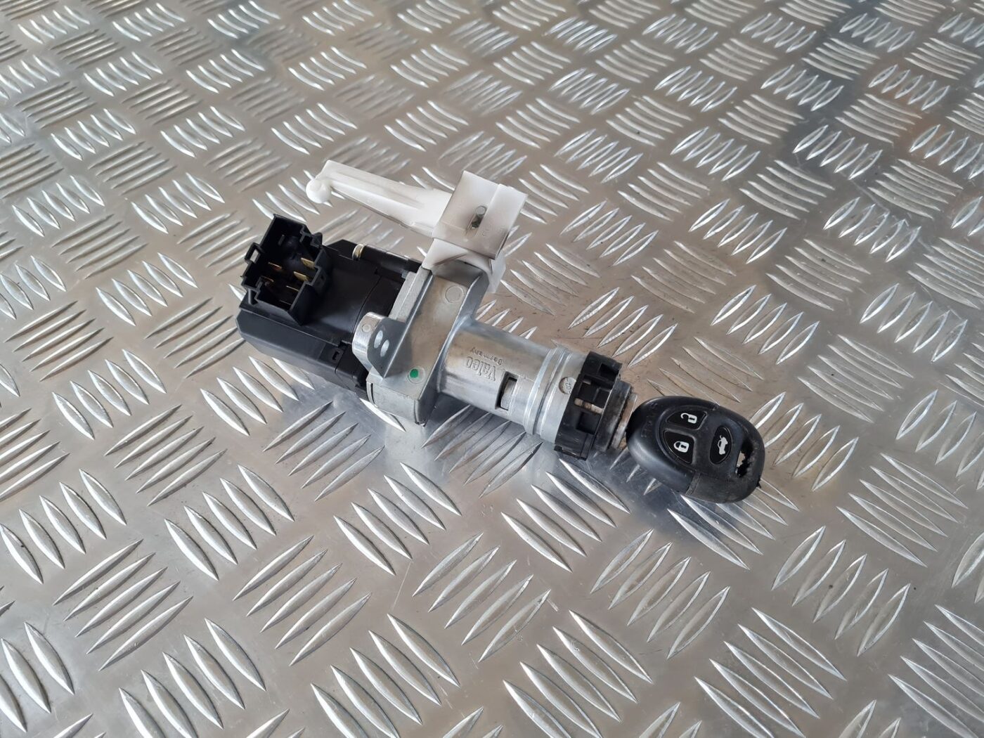 Aizdedzes slēdzene priekš SAAB 9-5 1999