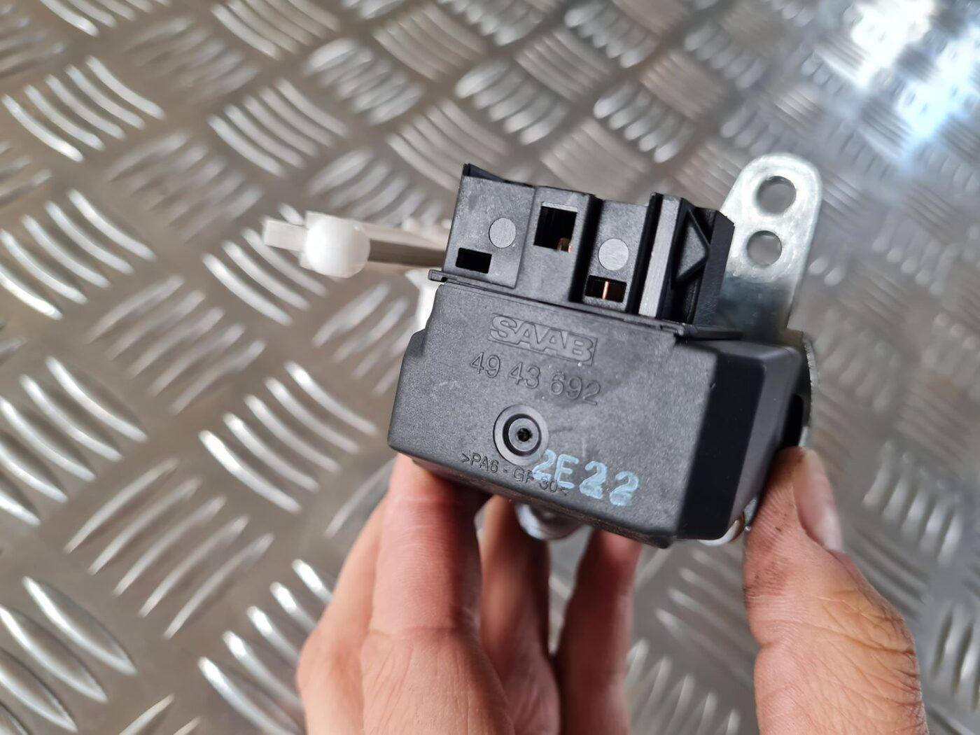 Aizdedzes slēdzene priekš SAAB 9-5 1999